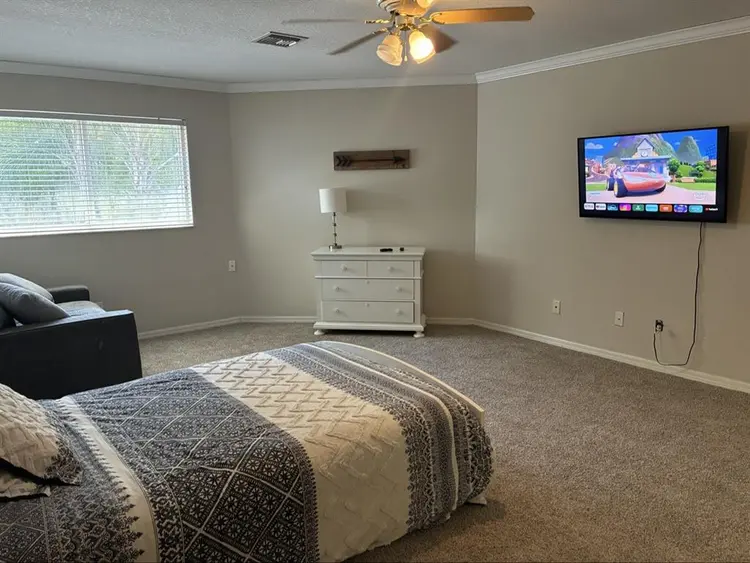 🏡 ROOM FOR RENT – WESTCHASE
