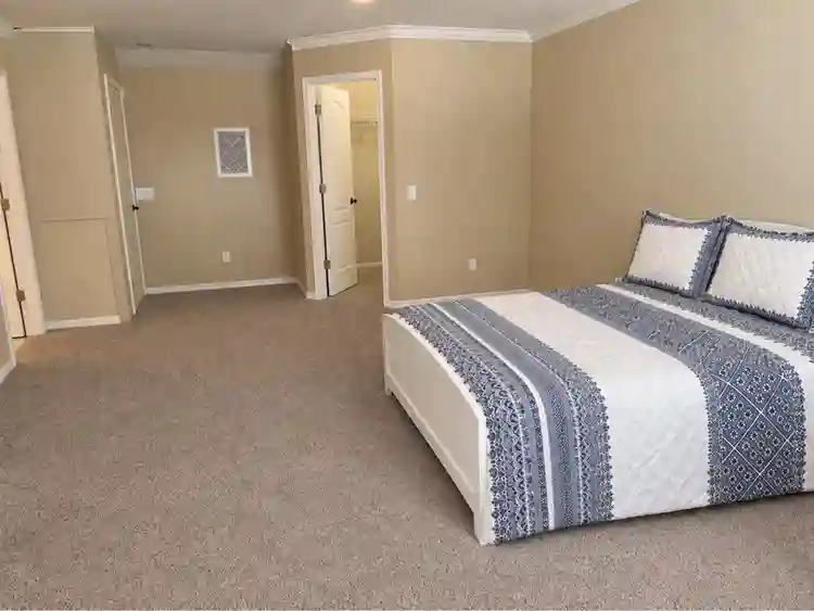 🏡 ROOM FOR RENT – WESTCHASE