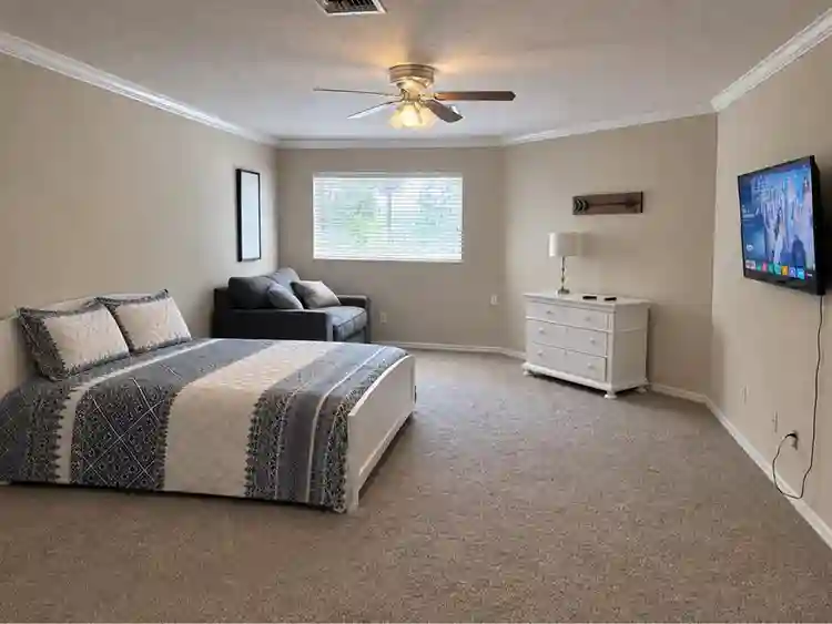 🏡 ROOM FOR RENT – WESTCHASE