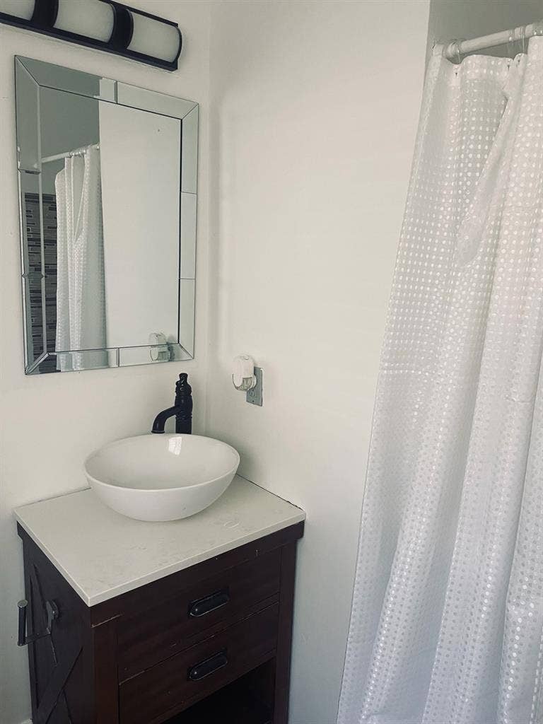 Master bedroom for rent