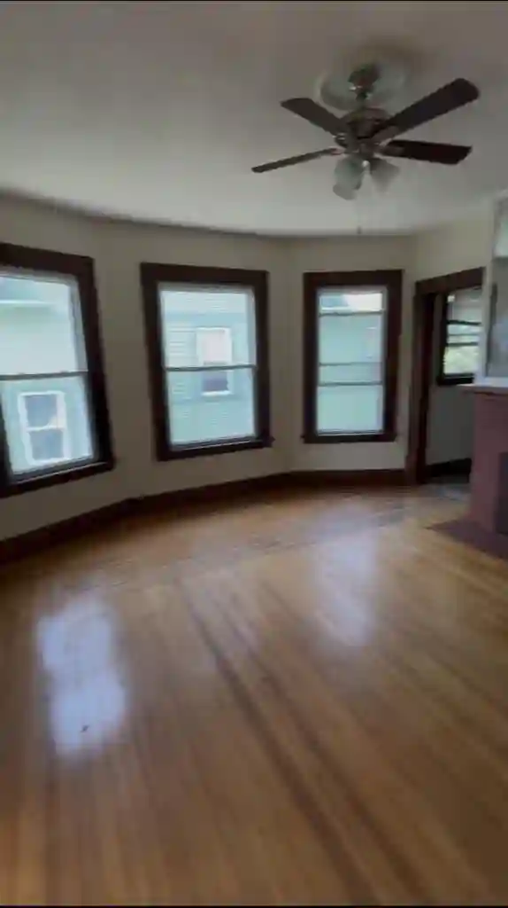 Spacious Private Room for Rent!