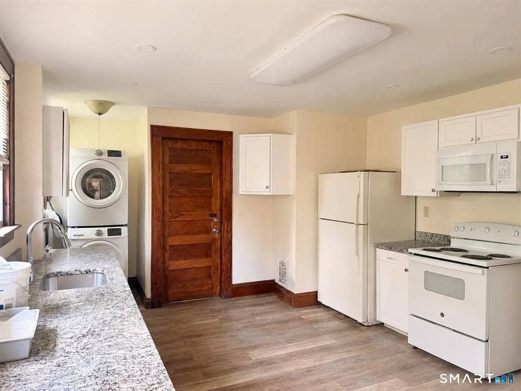Spacious Private Room for Rent!