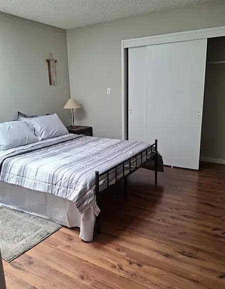 Furnished 1st-Flr Room, Utils Incl