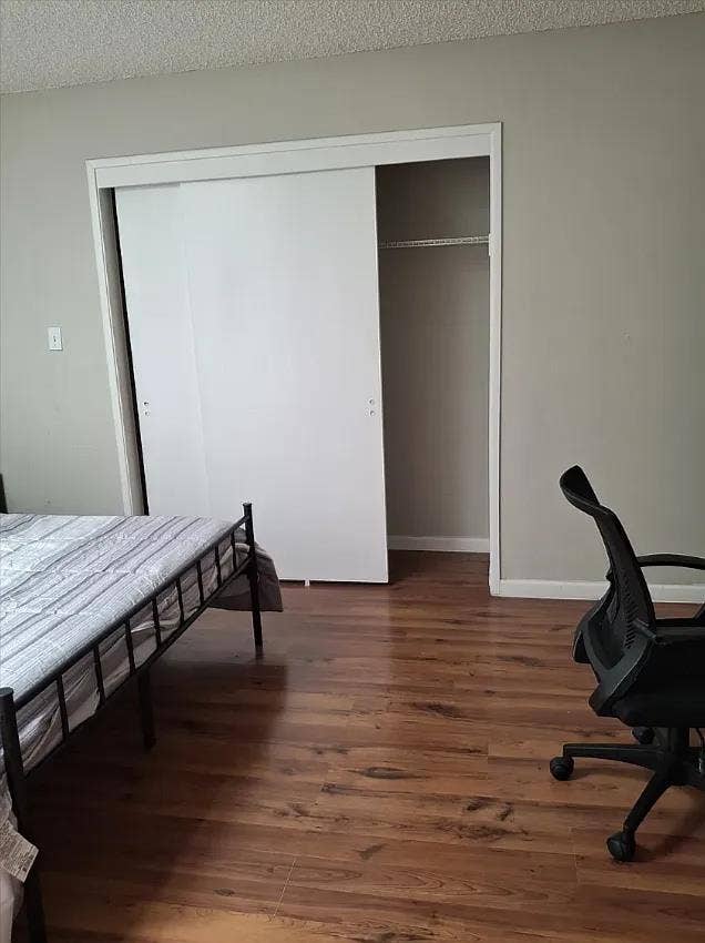 Furnished 1st-Flr Room, Utils Incl