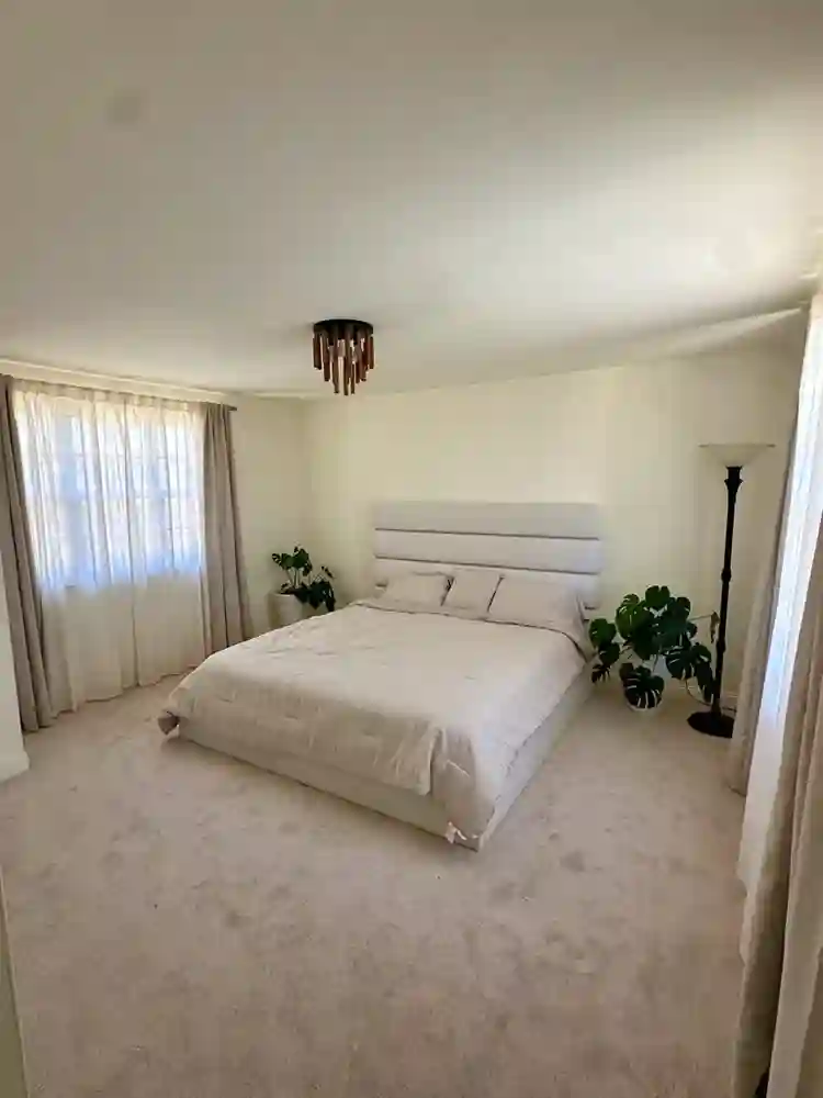 Furnished room for r with bathroom