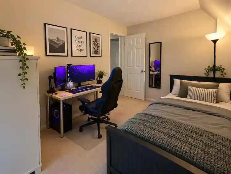 3 bed + den 2 ba entire Townhouse