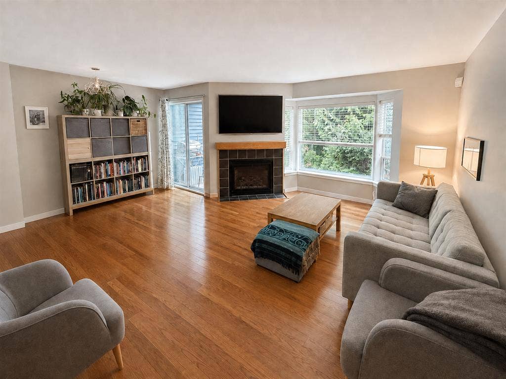 3 bed + den 2 ba entire Townhouse