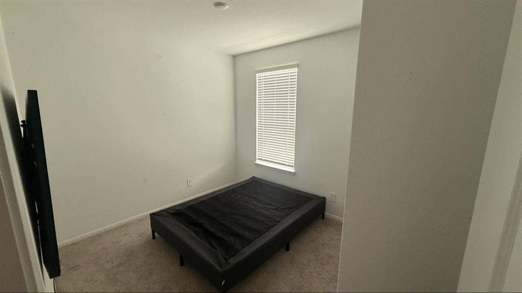 2 ROOMS + OFFICE FOR RENT SPRING