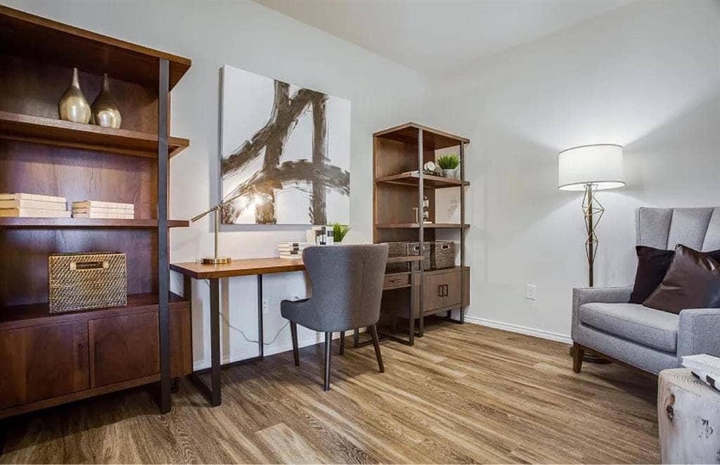 2 ROOMS + OFFICE FOR RENT SPRING