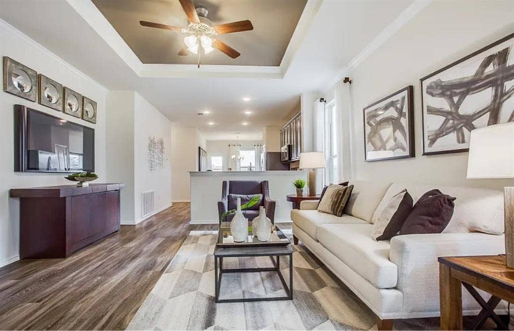 2 ROOMS + OFFICE FOR RENT SPRING