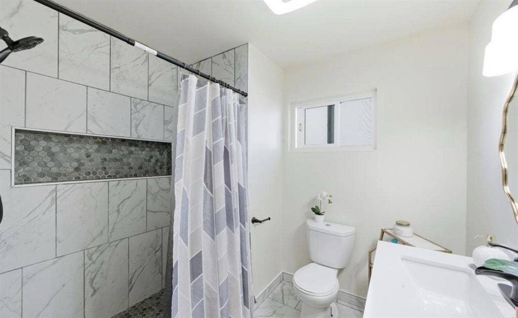 Room for $750 female roommate only!