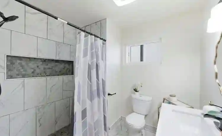 Room for $750 female roommate only!