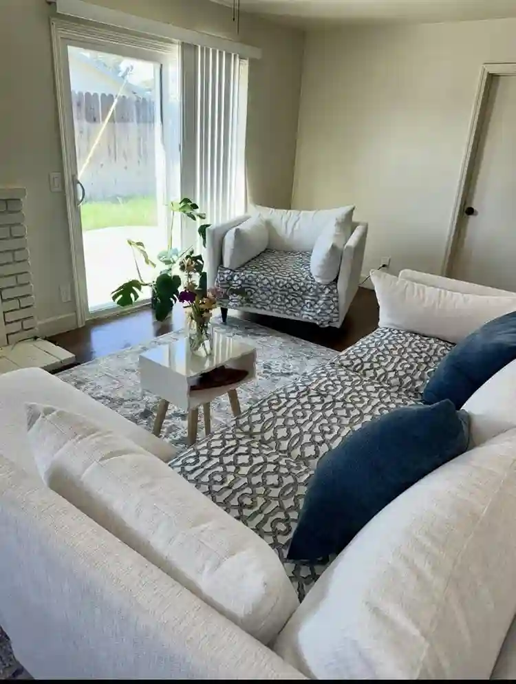 Room for $750 female roommate only!