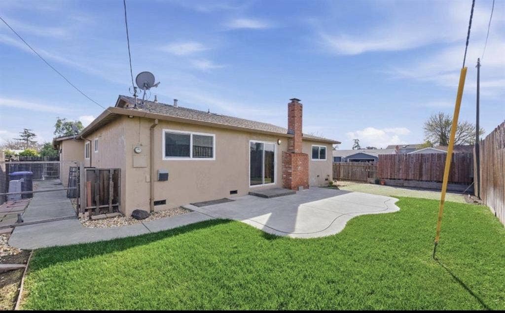Room for $750 female roommate only!