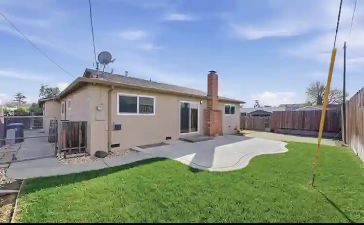 Room for $750 female roommate only!