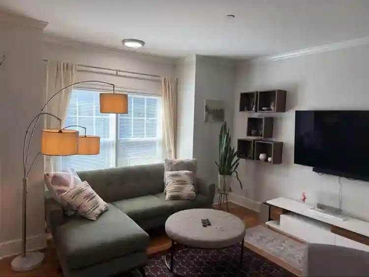 Private large 3rd fl suite & Garage