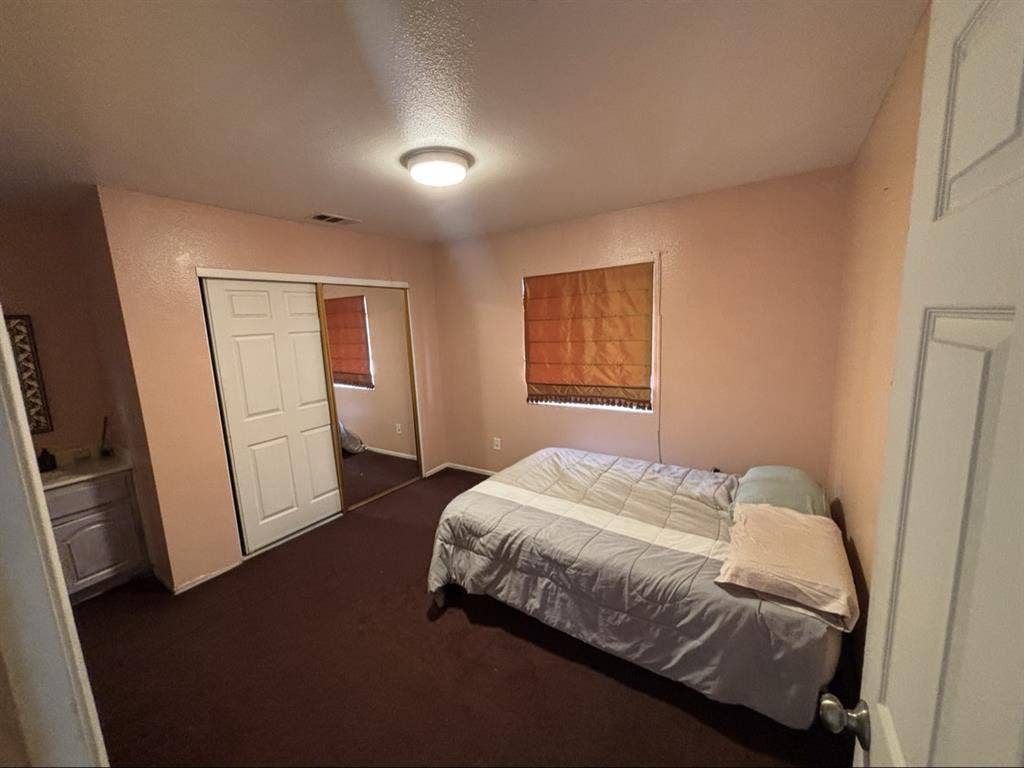 Room for rent with private bathroom