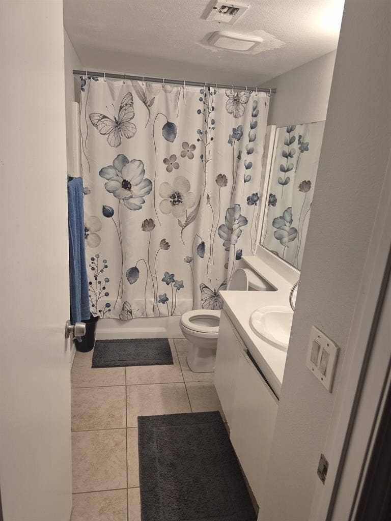 Frmale roommate wanted