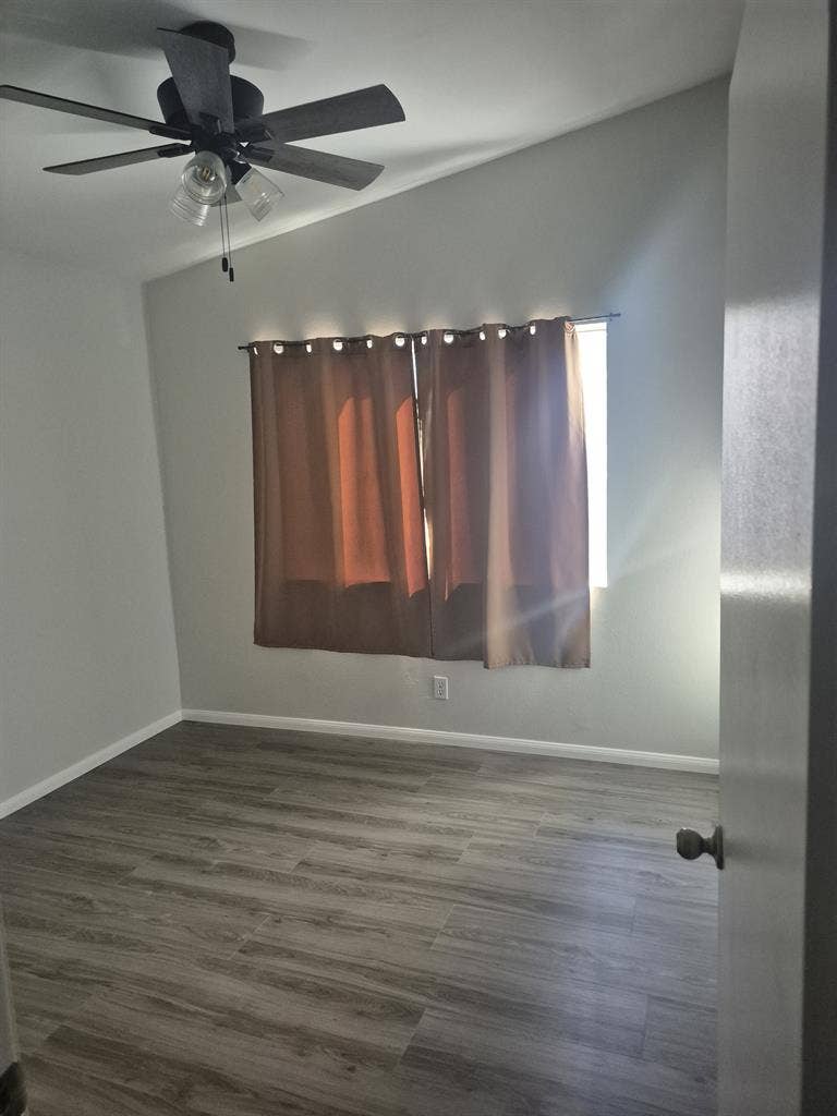 Frmale roommate wanted