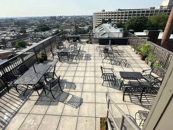 Furnished room in AdMo/Dupont