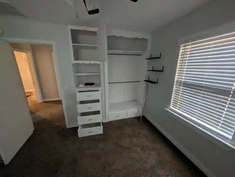 2 rooms in Midwest City.