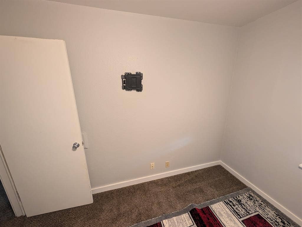 2 rooms in Midwest City.