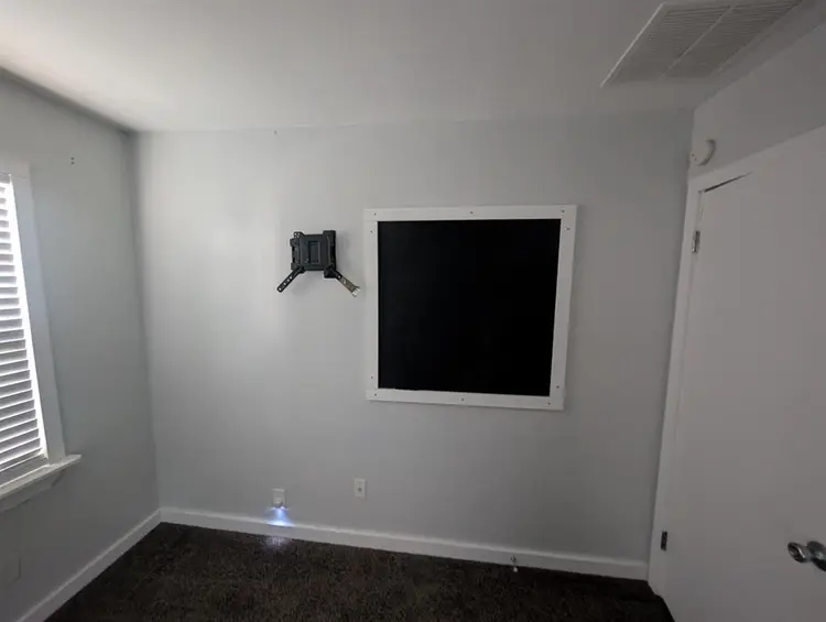 2 rooms in Midwest City.