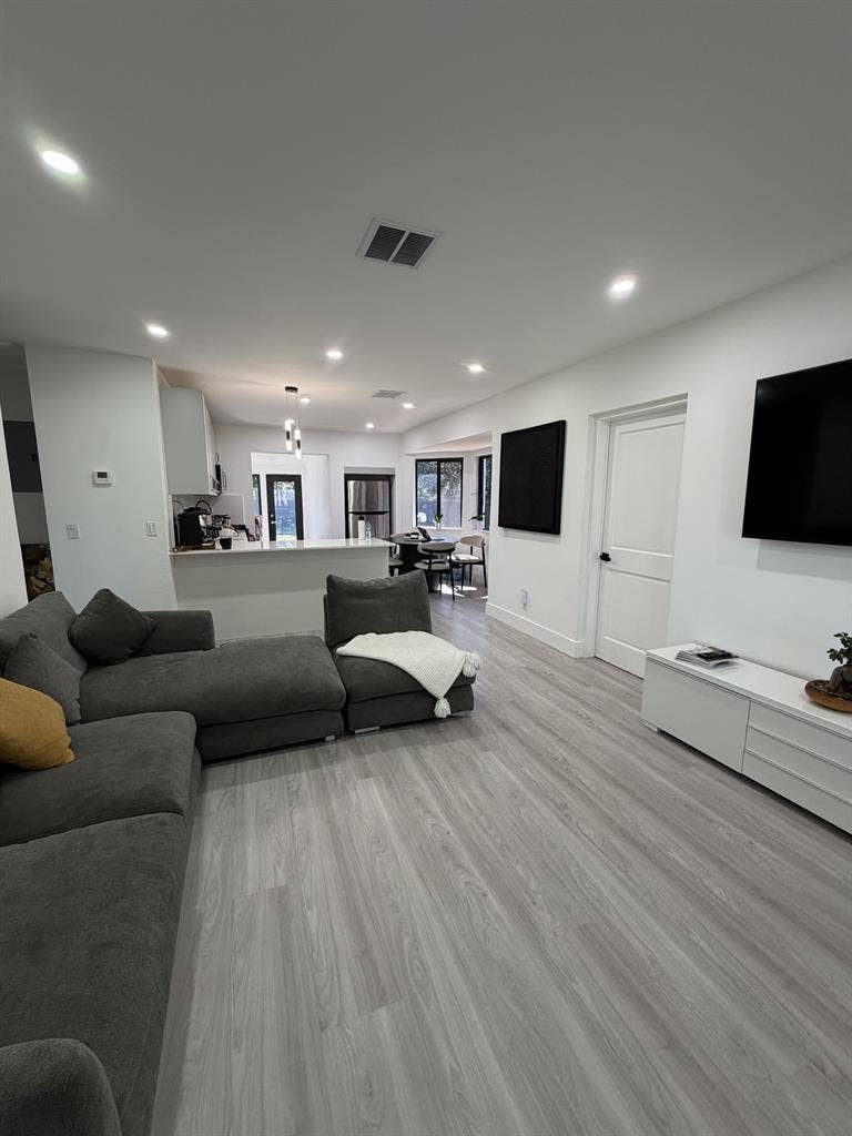 FURNISHED MASTER BEDROOM