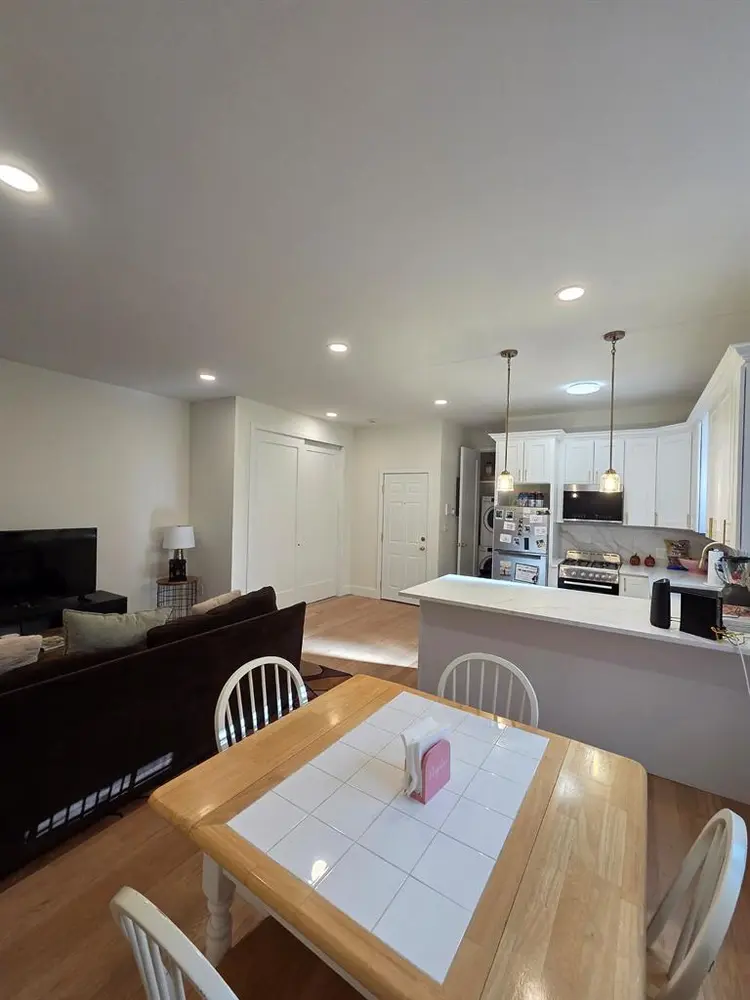 Beautiful Room near Astoria Park!
