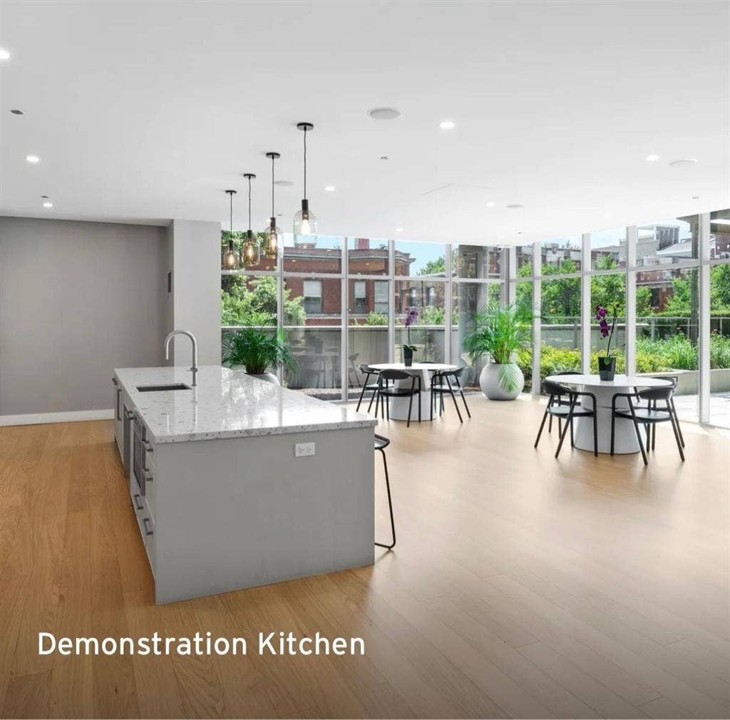 1 bed 1 bath sublet in Lakeview