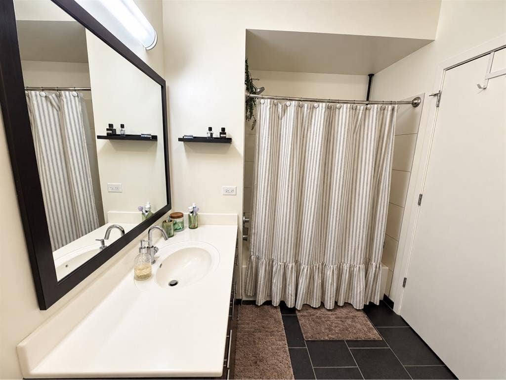 1 bed 1 bath sublet in Lakeview