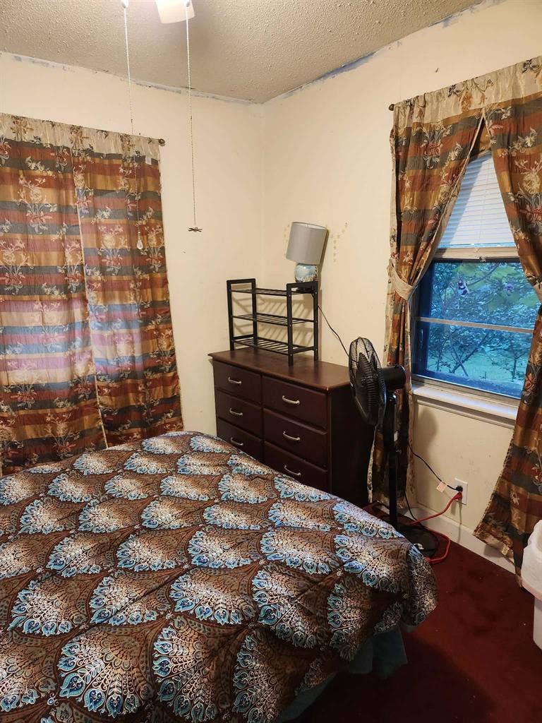 $900 Furn room shared bath util inc