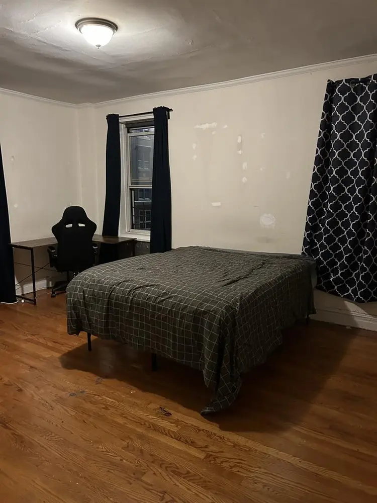 Very large room (16.5 x 12.5)