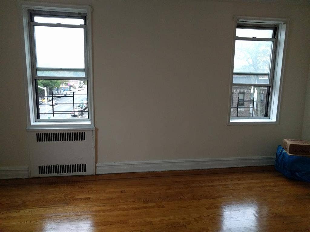 Very large room (16.5 x 12.5)
