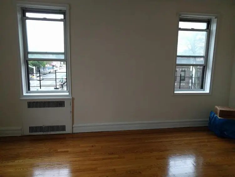 Very large room (16.5 x 12.5)