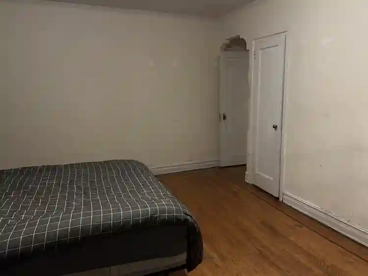 Very large room (16.5 x 12.5)