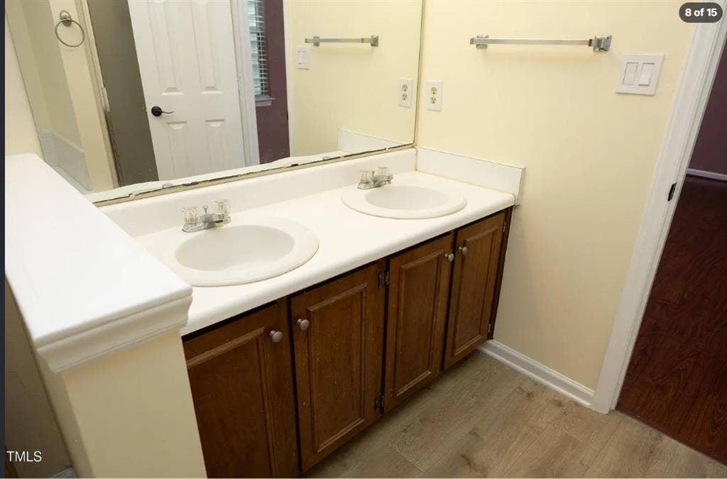 Master Bedroom and Bath near DT Ral