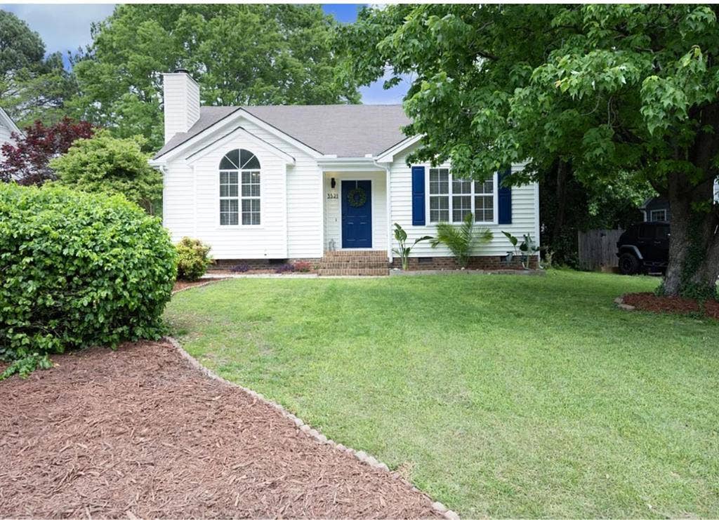 Master Bedroom and Bath near DT Ral