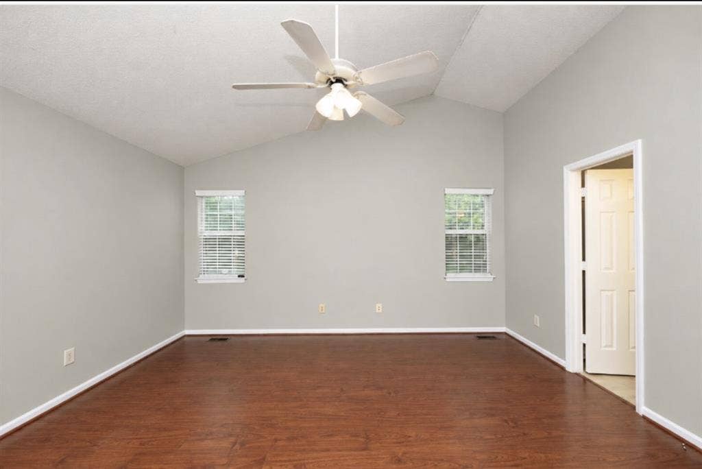 Master Bedroom and Bath near DT Ral