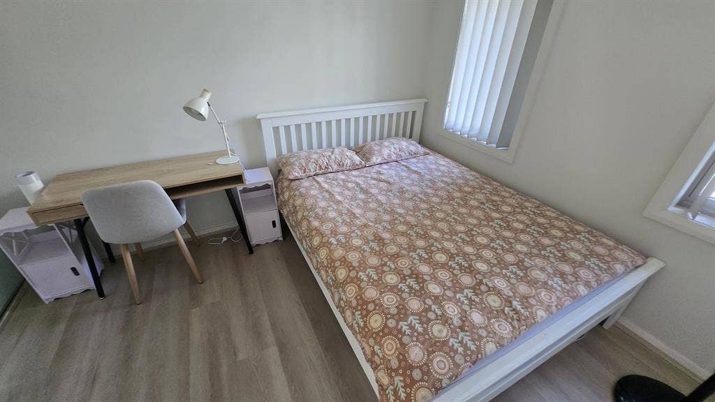 Private Room in Glenfield Estate