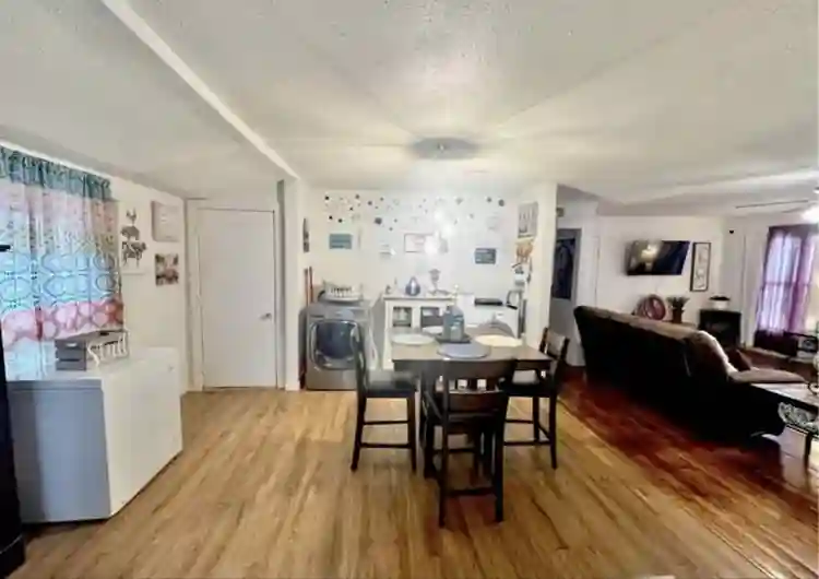 Fully furnished all bills paid room