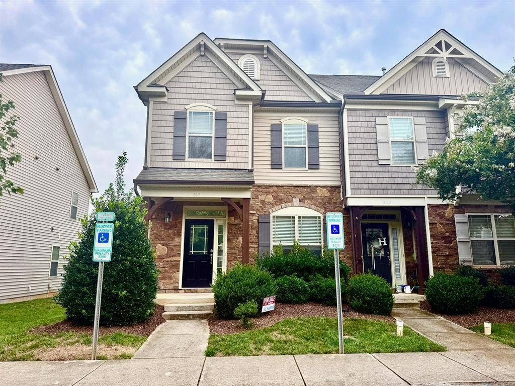 3-Bedroom Townhome with Pool View