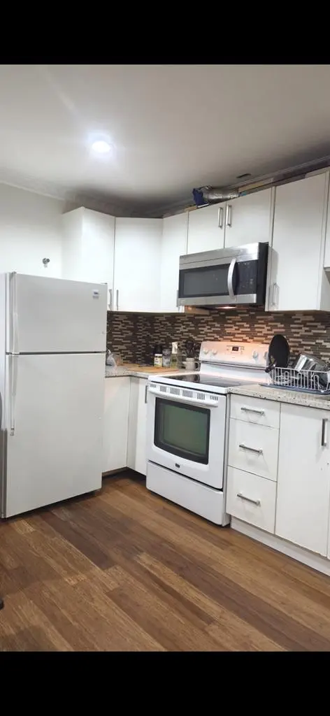 Female Roommate in 1 Bed 1 Bath
