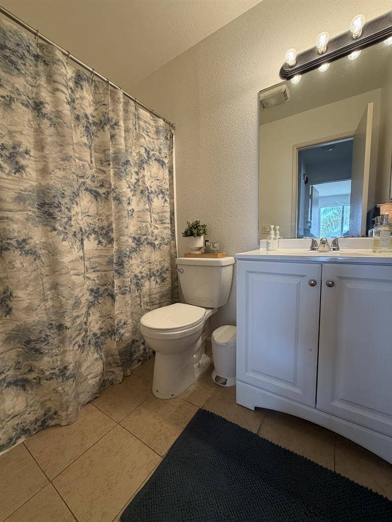 Large room for rent, available 10/1