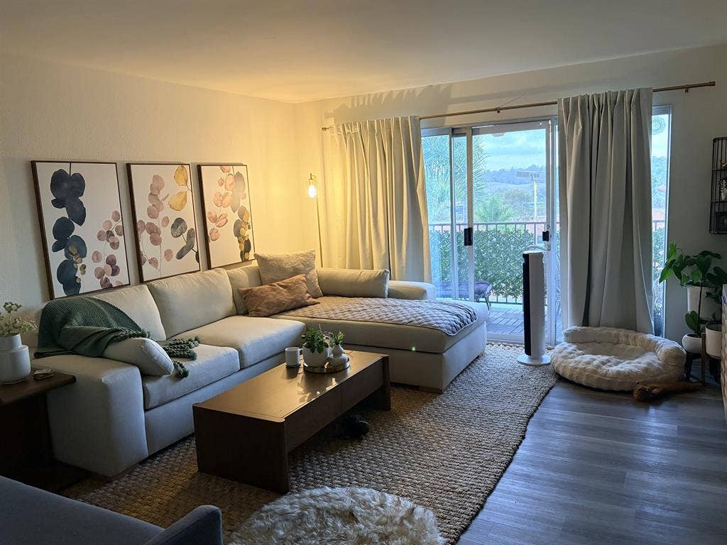 Large room for rent, available 10/1