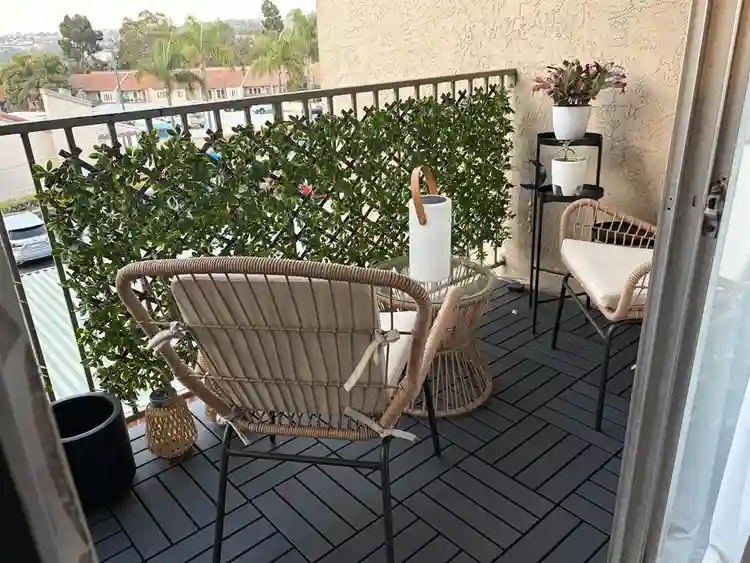 Large room for rent, available 10/1