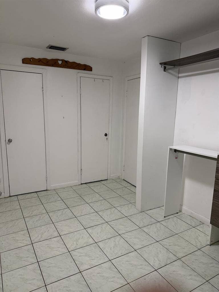 Room for Rent -Hollywood