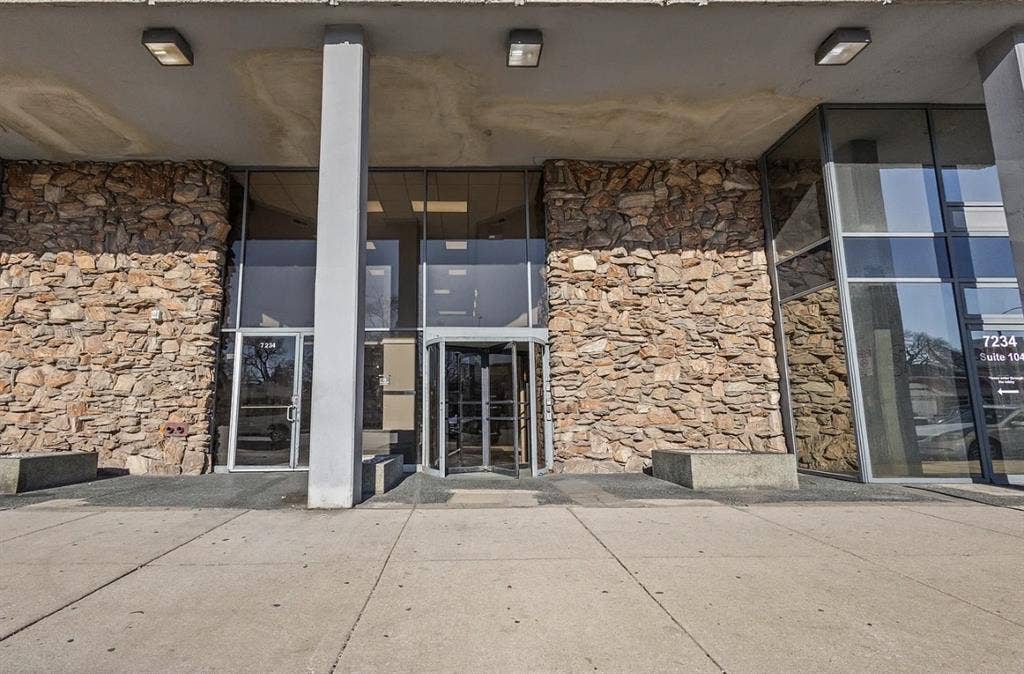 Prime Location - Move in ready