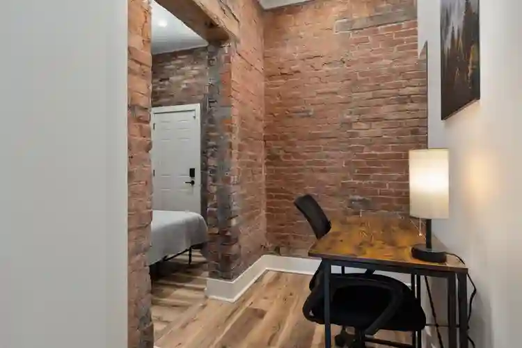 PRIVATE ENTRANCE & FULLY FURNISHED