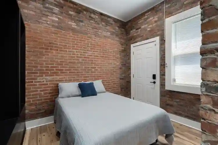 PRIVATE ENTRANCE & FULLY FURNISHED
